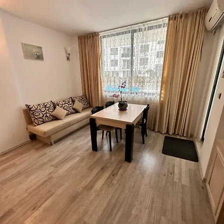 アパート Avalon, C102